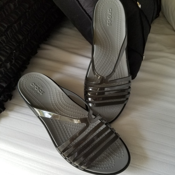 crocs isabella mini wedge sandal